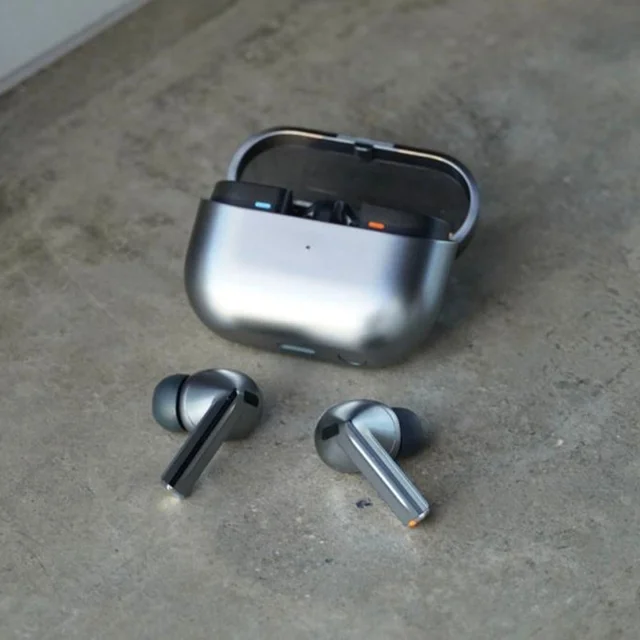 هدفون بلوتوثی سامسونگ مدل Galaxy Buds3 Pro دارای نویز کنسلینگ فعال (ANC)، درگاه شارژ USB Typ-13.webp